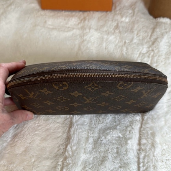 LV Monogram Daily Pouch - Picture 12 of 12